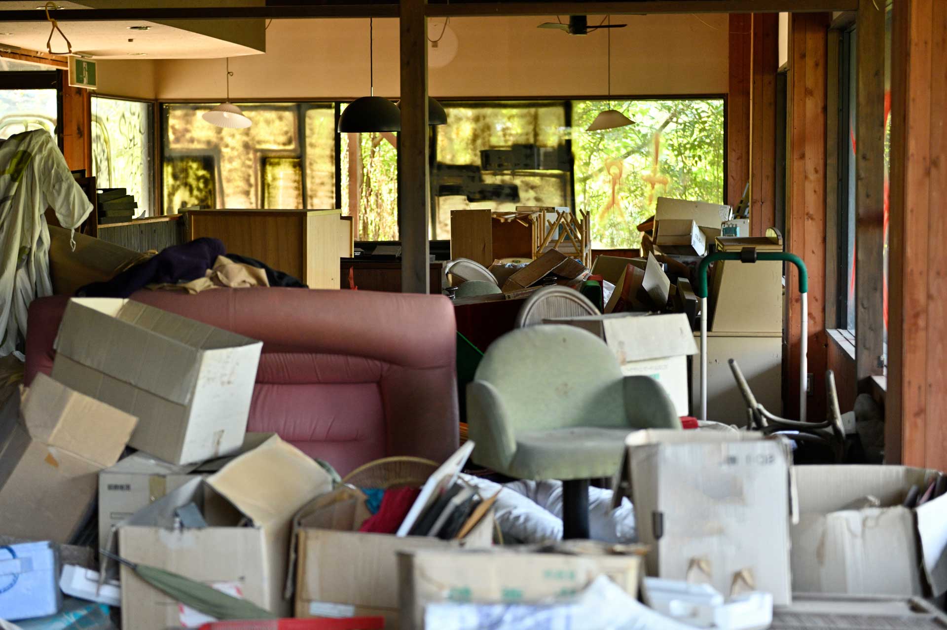 サービス： 残置物撤去・片付け